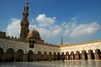 الأزهر يحذر من عواقب الإنتهاكات بالأقصى