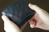 أمين شرطة يعيد حافظة نقود لمسن بها 1700جنيه