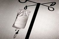 ضبط 30720 زجاجة محاليل عقب محاولة تهريبها