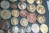 ضبط عملات أثرية ومواد مخدرة فى حملة أمنية بمحطة قطار أسيوط