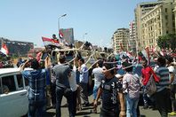 ببالفيديو والصور.. مسيرة بالسيارات فى طريقها لـ"عبدالمنعم رياض"