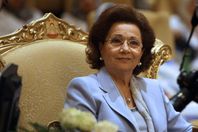 كواليس مكالمة سوزان مبارك بـ «أبو المجد»