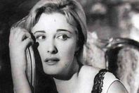 أثاث مريم فخر الدين في المزاد