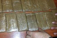 ضبط سائق بحوزته 29 قطعة حشيش بالغردقة