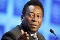 بيليه: إيقاف الفيفا لسواريز إجراء عادل