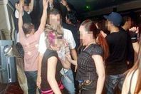 مداهمة كافتيريا تنظم "حفلات دعارة" بالطريق الصحراوي