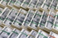 الدولار فوق 16 جنيه في السوق السوداء