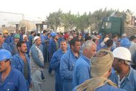 انقسام عمال "أسيك" لصرف رواتبهم المتأخرة