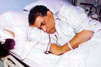 طبيب الفنان أحمد زكي يفجر مفاجأة حدثت قبل وفاته