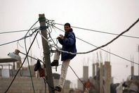 الكهرباء تطالب أهالي الشيخ زويد بتحمل نفقة توصيل الخدمات