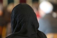 الحجاب يدفع مسلمة أمريكية لمقاضاة الشرطة