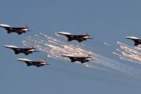 طائرات التحالف العربى تقصف مطار صنعاء