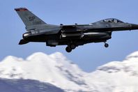 الــ "اف 16" تدخل حرب سيناء