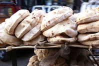 "مرشد" يحذر الحكومة من زيادة سعر رغيف الخبز