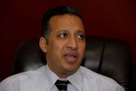 طارق العوضي: الدفاع عن الأرض أصبح خيانة