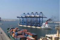 غلق بوغازي الإسكندرية والدخيلة لسوء الطقس