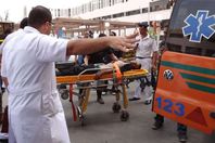 نقل المصابين فى حادث كمين الجيش بالقنطرة لمستشفى الصالحية