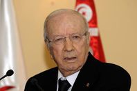 السبسى يكلف وزير الشئون المحلية بتشكيل الحكومة