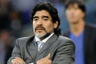 القبض على مارادونا في مطار بيونيس آيرس