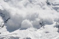 انهيار جليدي يوقع قتلى في منتجع للتزلج بفرنسا