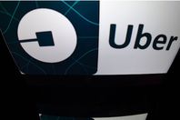 رجل أعمال يقاضى "أوبر" لكشفها خيانته لزوجته