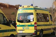 مصرع عامل وإصابة 27 في انقلاب أتوبيس بالعاشر