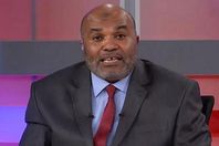 مراسلكم طارق عبدالجابر.. يطلب العودة إلى أرض الوطن