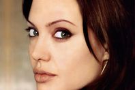 أنجيلينا جولي متهمة بميول مثلية