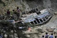 مقتل 16 شخصًا إثر انقلاب حافلة بالهند