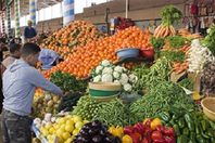 بالأرقام .. أسعار الخضروات والفاكهة والأسماك بسوق العبور