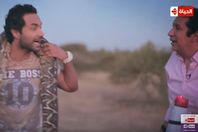بالفيديو.. كريم فهمي يلاحق هاني رمزي بثعبان ضخم