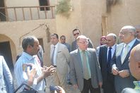 «النمنم» يتفقد آثار المياه الجوفية على قصور الأقصر