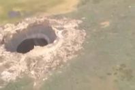 بالفيديو.. حفرة "نهاية العالم" الغامضة بروسيا تحير العلماء