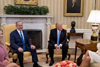 زوجة "نتنياهو" تتعرى أمام "ترامب"