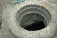 مصرع طفل بعد سقوطه داخل بالوعة صرف صحي بالدقهلية