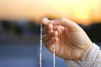 الاستغفار والفاكهة.. سر السعادة