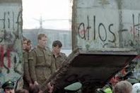 الألمان يحتلفون بمرور ربع قرن على سقوط جدار برلين