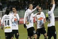 وفاق سطيف يحتقظ بالقمة الجزائرية رغم الهزيمة أمام اتحاد الحراش