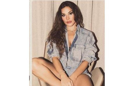"شورت وبطن مكشوف".. نادين نسيب نجيم تفاجئ الجمهور بإطلالة مثيرة - المصريون