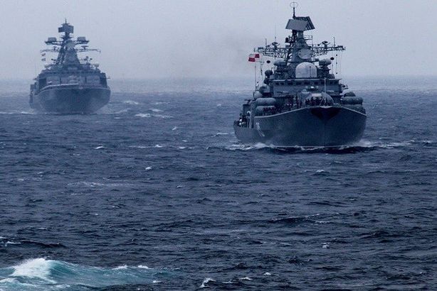 سفينة روسية تتحرش بأخرى أمريكية في البحر المتوسط