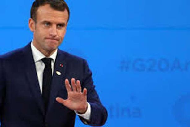 ماكرون: ارتداء الحجاب في الأماكن العامة ليس من شأني