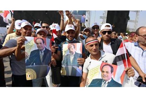 مواطنين-يحتفلون-بذكرى-نصر-اكتوبر