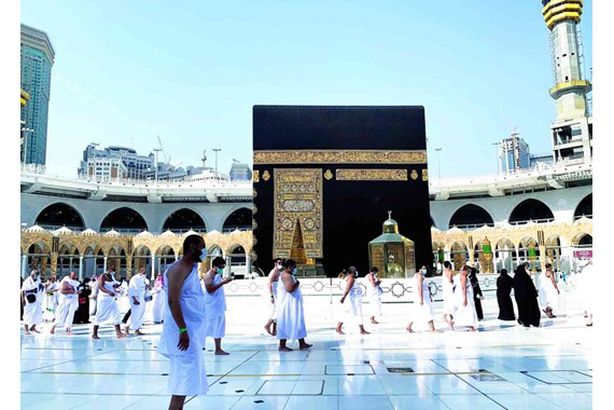 عودة المعتمرين تدريجياً للمسجد الحرام والمسجد النبوي