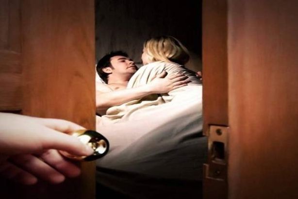 صورة-على-الموبايل-تكشف-خيانة-زوجية-وتدمّر-أسرة-سورية