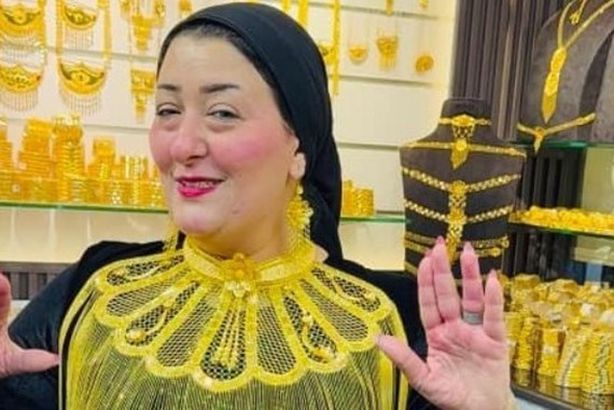 قهرت ابنها.. "أميرة الذهب" تتعرض للسرقة من والدة عريس 655