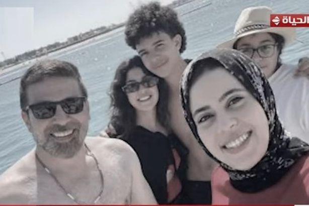 ياسر فرج يبكي على الهواء بعد وفاة زوجته بالسرطان ووصيتها له 642586344763202510271038523852