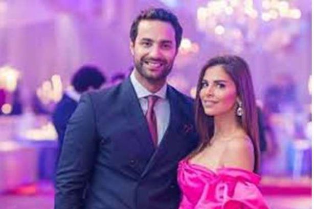 كريم فهمي و زوجته