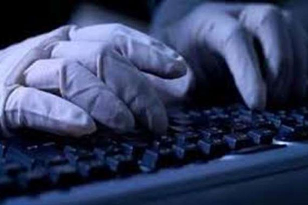 فنانة تحذر من أبو رجل مسلوخة