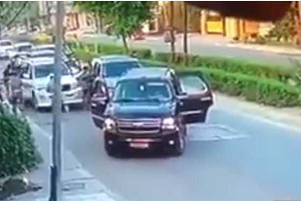 لحظة اختطاف مسئول عراقي