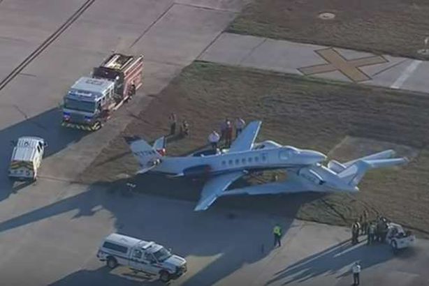 اصطدام طائرتين